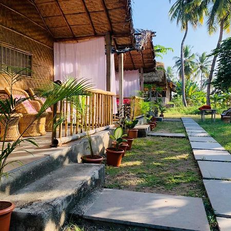 Tutti Hampi Chattai Cottages Экстерьер фото