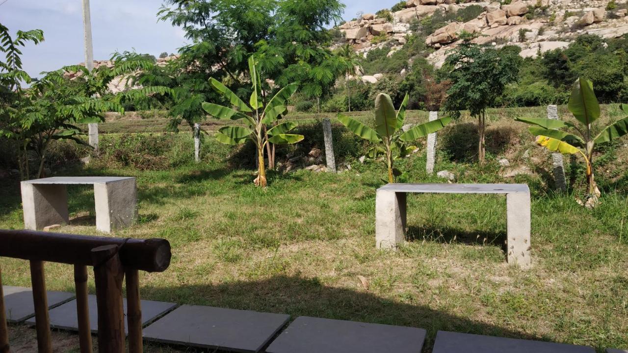 Tutti Hampi Chattai Cottages Экстерьер фото